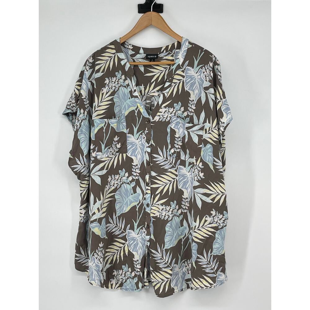 Torrid Rayon Tropical Floral Hawaiian Top Size 4‎ Resort Vacation